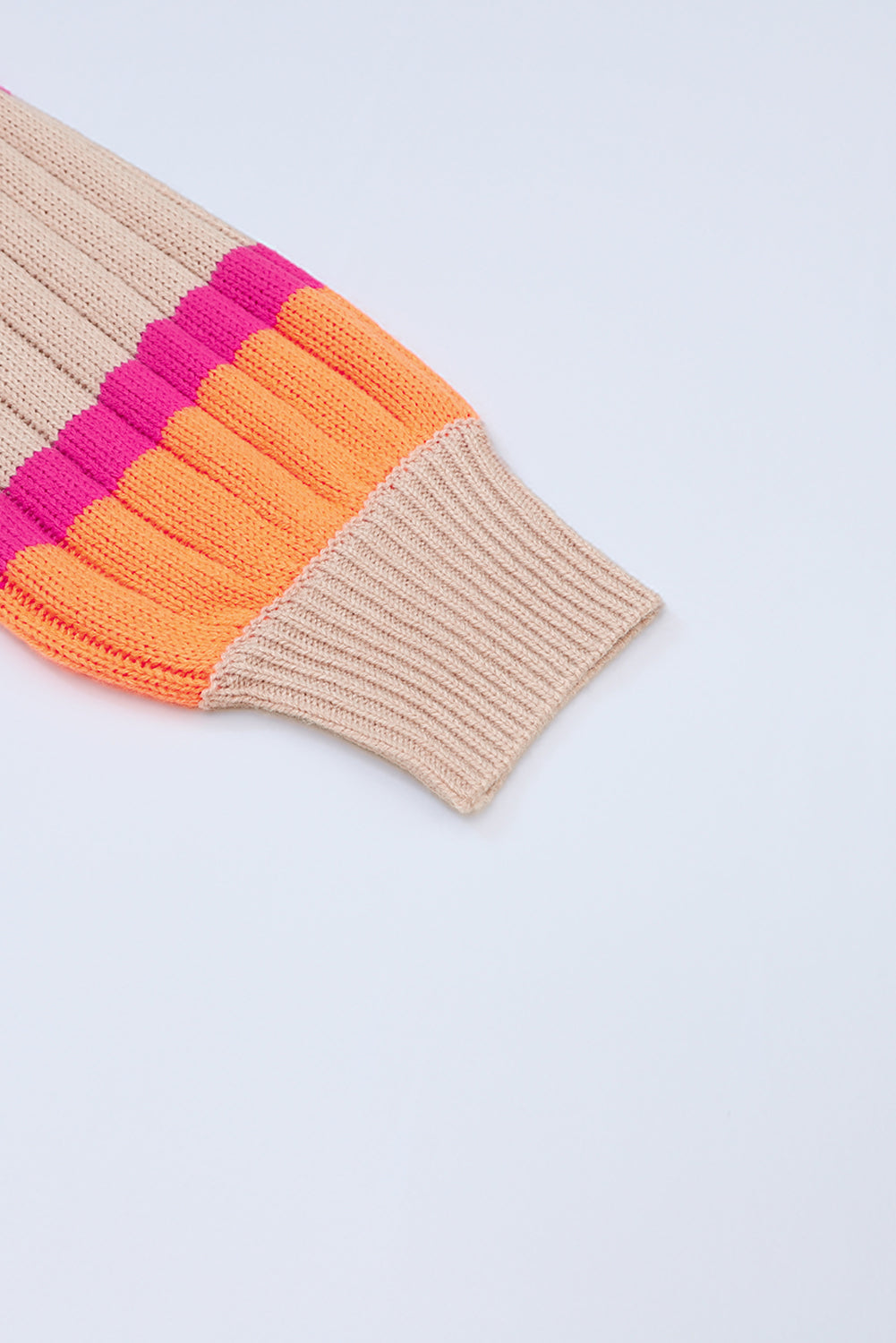 Orange gestreifter colorblock-cardigan mit hängenden schultern