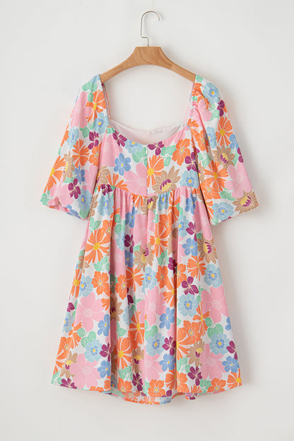 Rosa geblümtes Sommer-Babydoll-Kleid mit quadratischem Ausschnitt und Puffärmeln