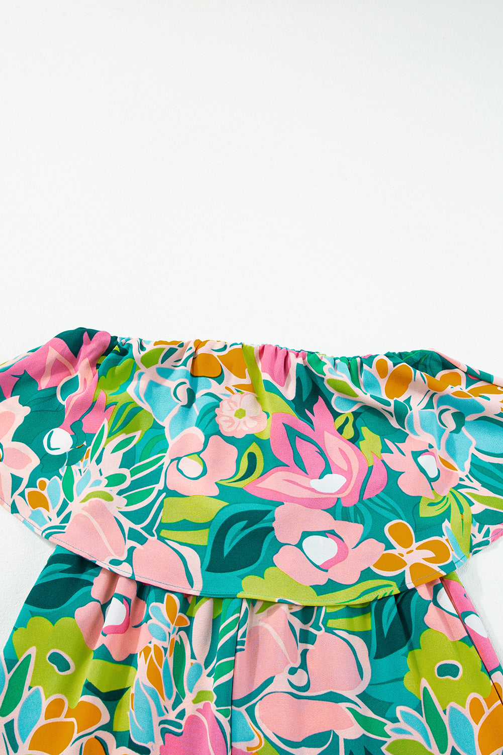 Grüner mix tropical print trägerloser geraffter jumpsuit