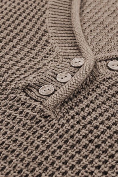 Khakifarbener pointelle-strickpullover mit v-ausschnitt und überschnittenen schultern