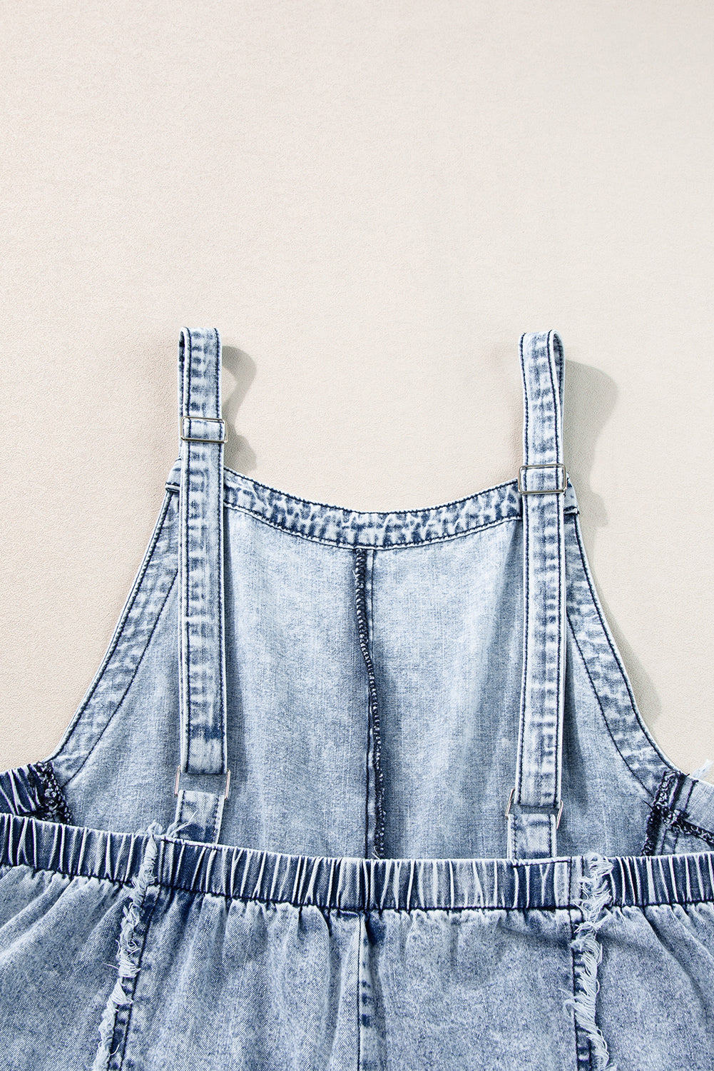 Beau blue light wash ausgefranste exponierte naht weites bein denim overall