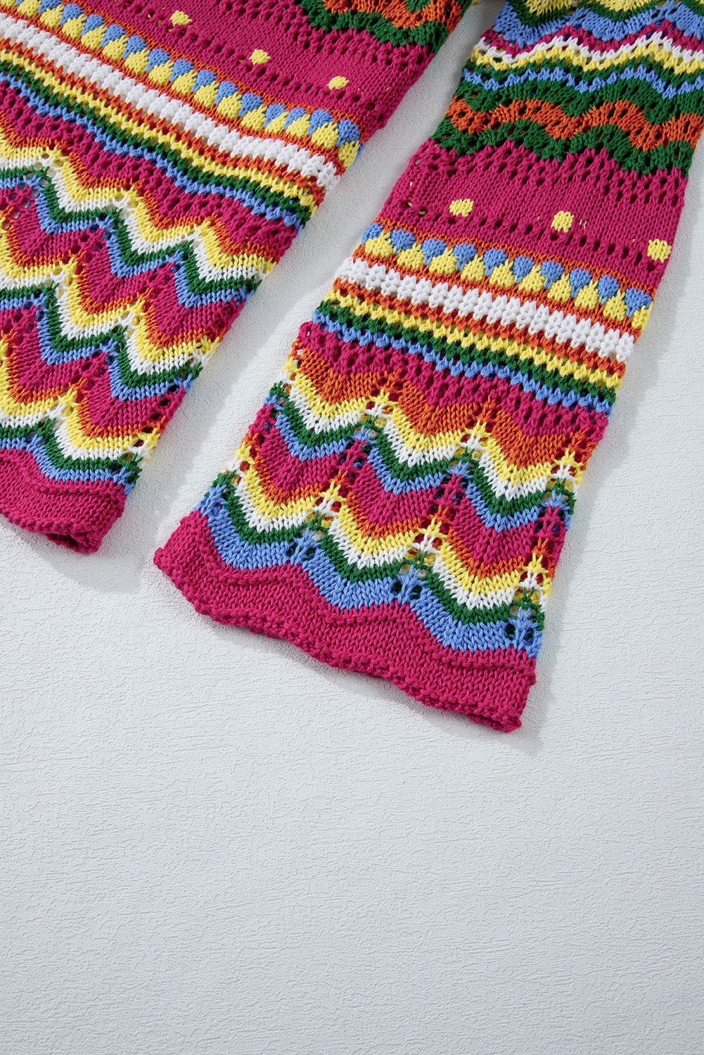 Rosenroter colorblock gestreifter strickpullover mit losen ärmeln