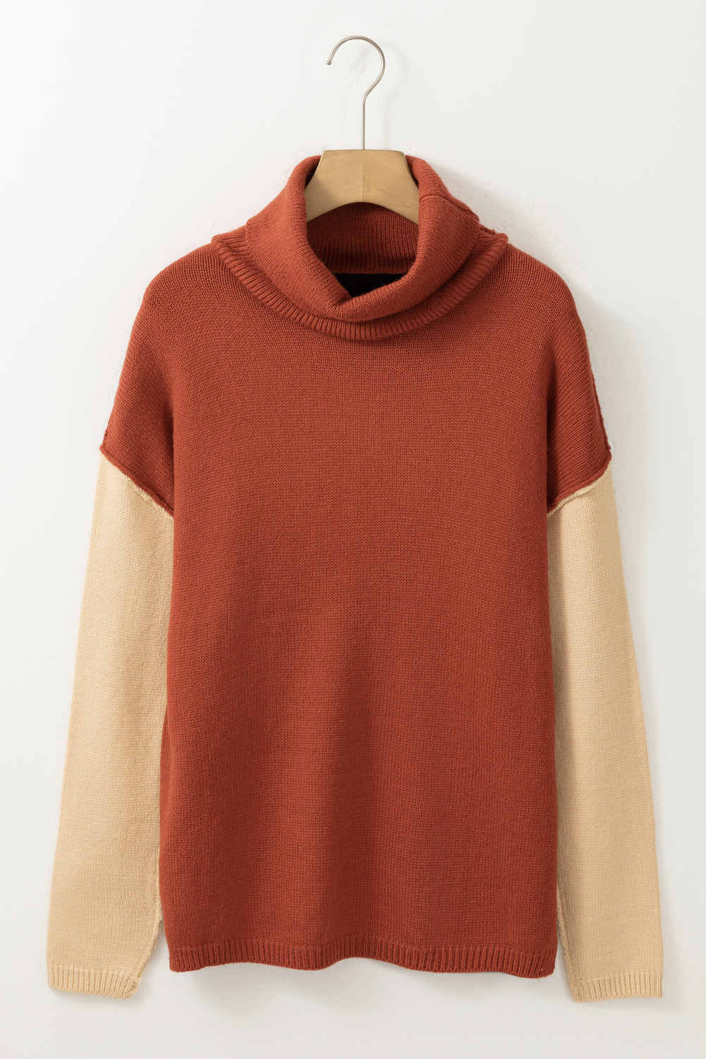 Clay roter farbblock-rollkragenpullover mit tropfenschulter-strickpullover