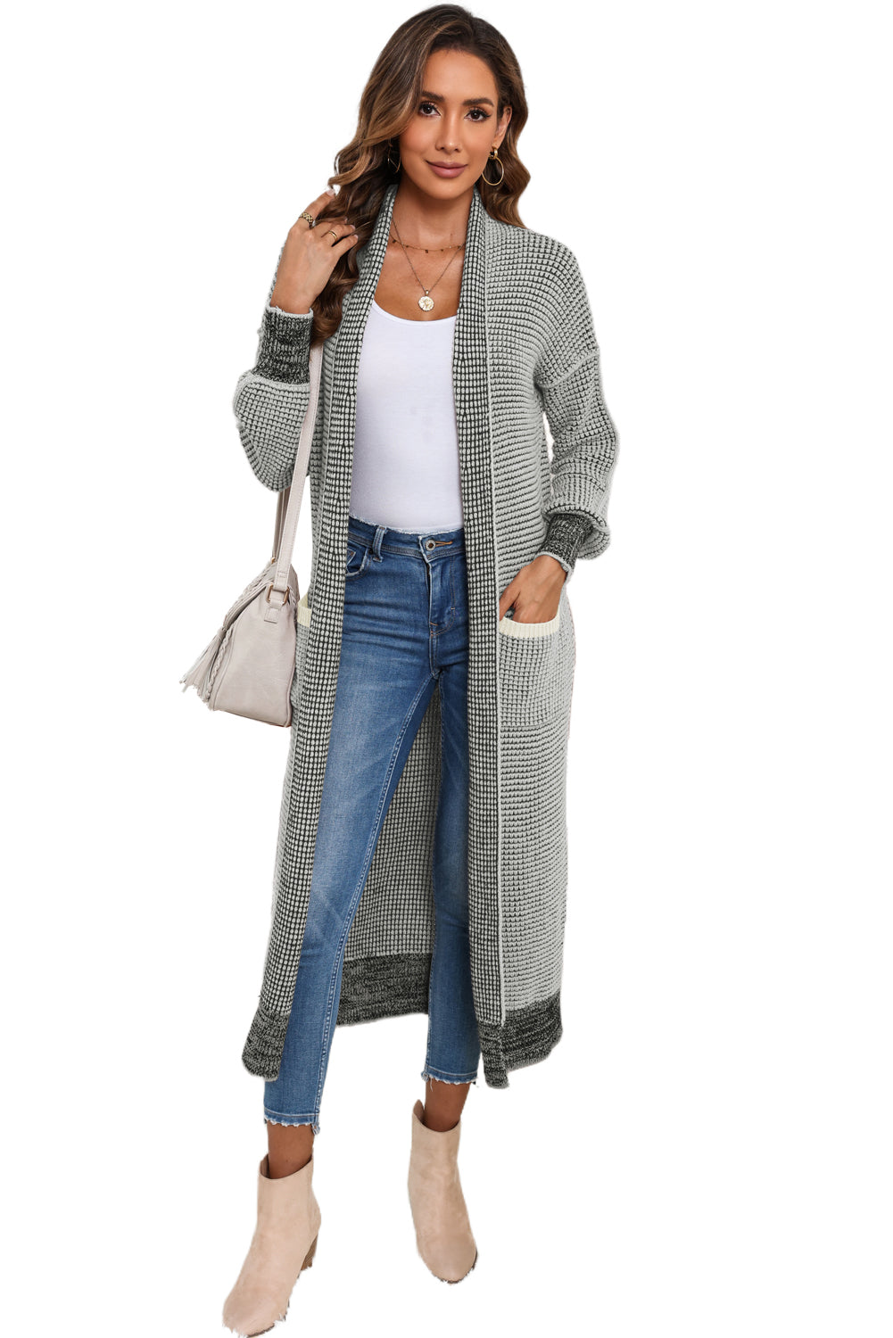 Grauer strukturierter strick-cardigan mit taschen