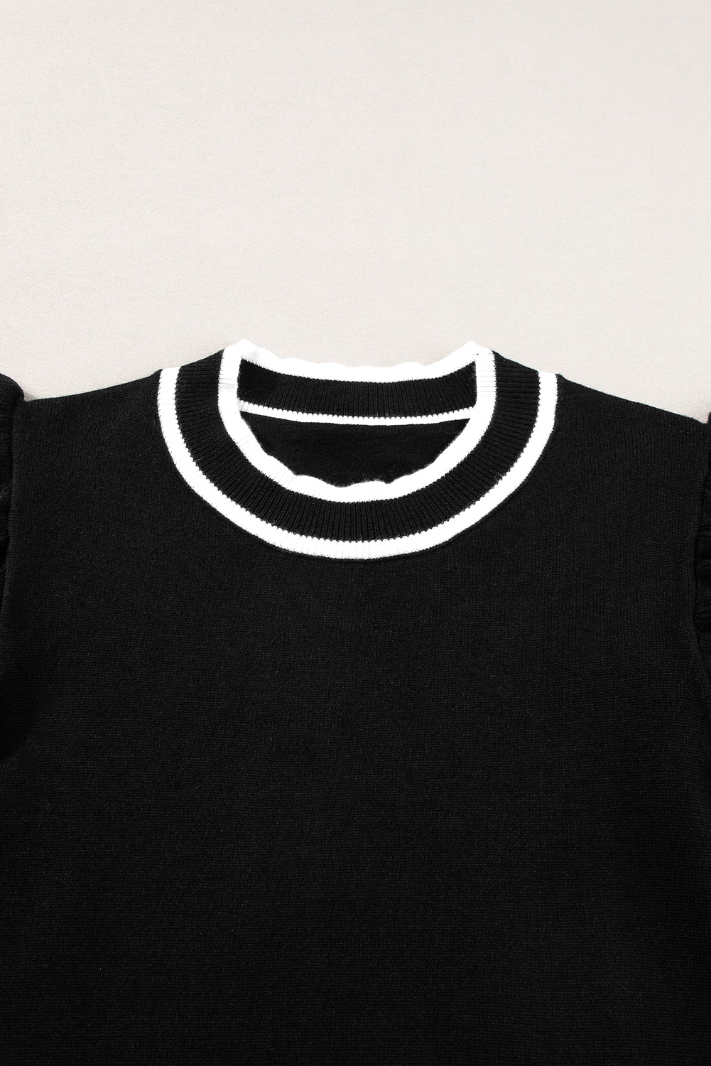 Schwarzer rand paspel geraffte ärmel rundhalsausschnitt stricken t shirt
