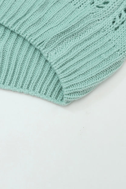 Grüner pointelle-pullover aus transparentem strick