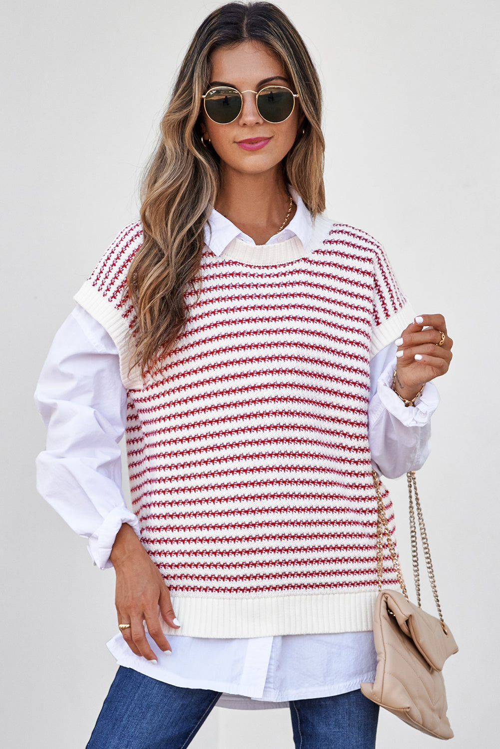 Rot gestreifte, gerippte weste mit lockerer passform und gestricktem pullover