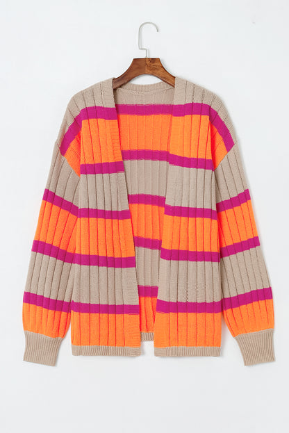 Orange gestreifter colorblock-cardigan mit hängenden schultern