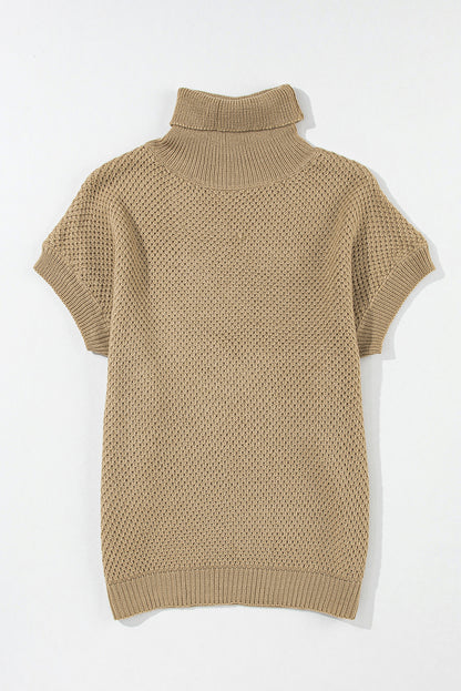 Blasser khaki-rollkragenpullover mit strukturierten kurzen ärmeln