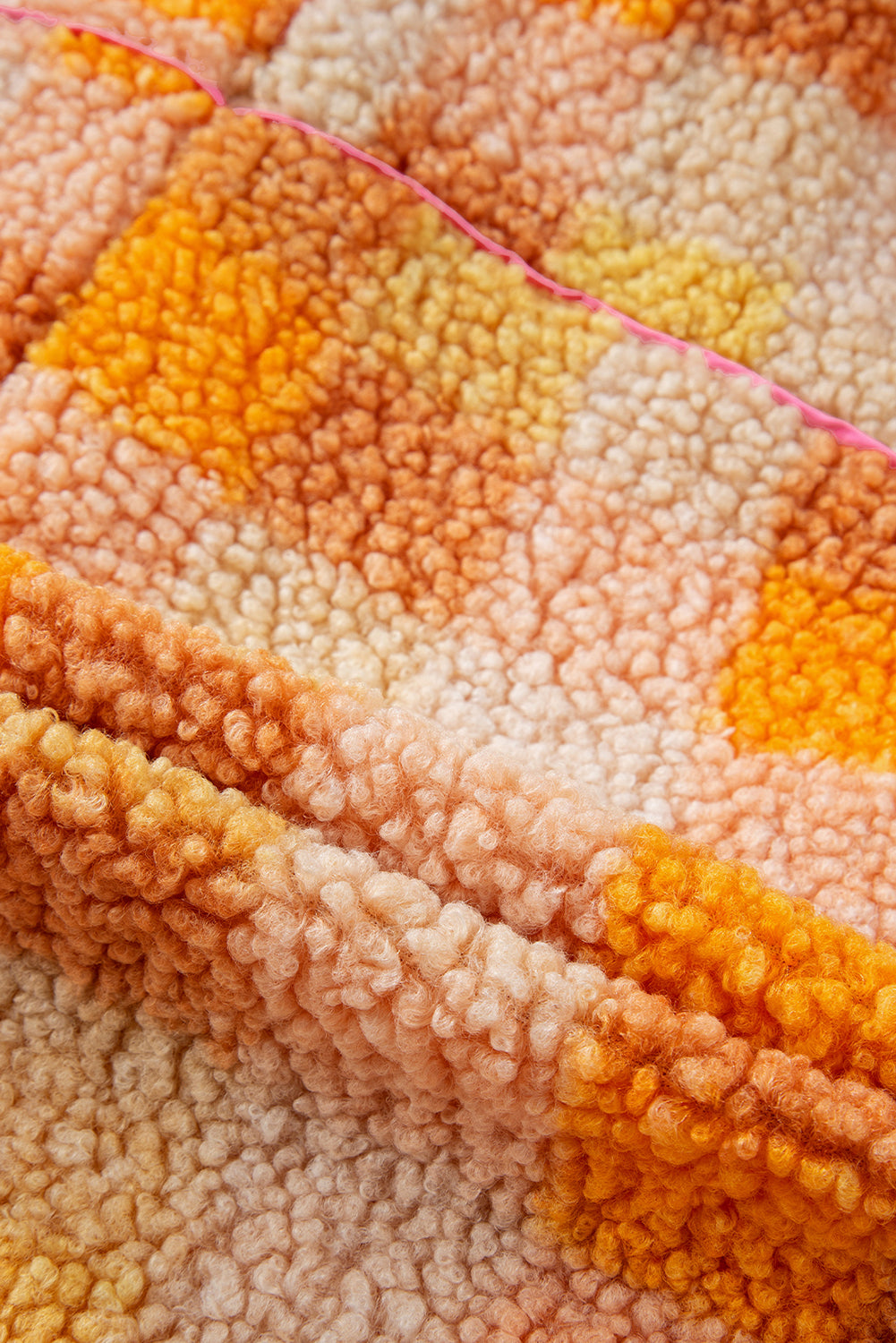 Orange karierte sherpa-kapuzenjacke