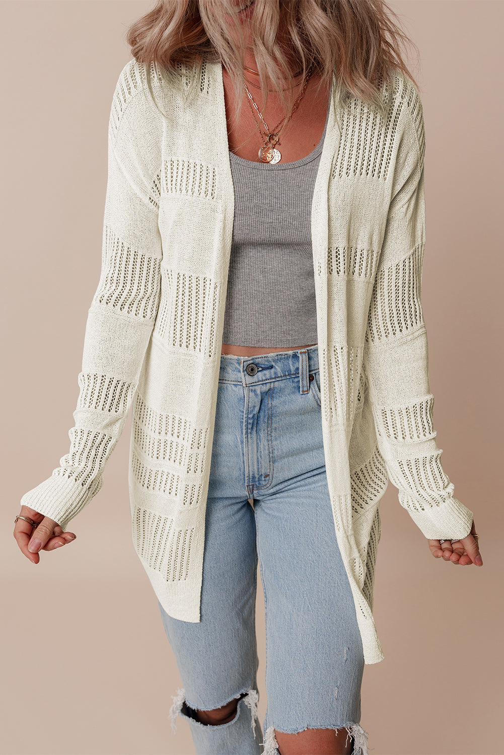 Weiße, einfarbige, leichte, offen gestrickte tunika-strickjacke