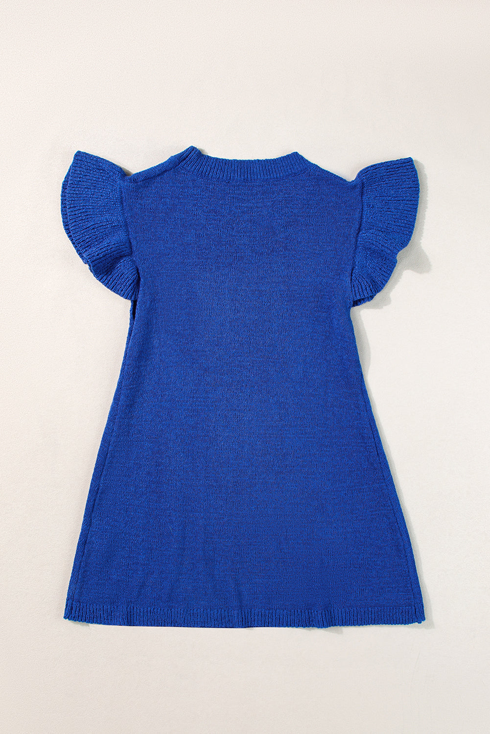 Dunkelblaues strickpullover-top mit rüschenärmeln