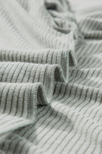 Moosgrüner strickcardigan mit offener vorderseite