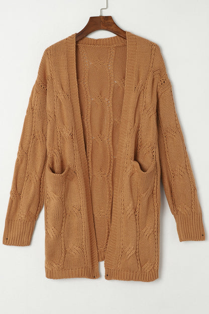 Khakifarbene strickjacke mit geripptem ösenbesatz