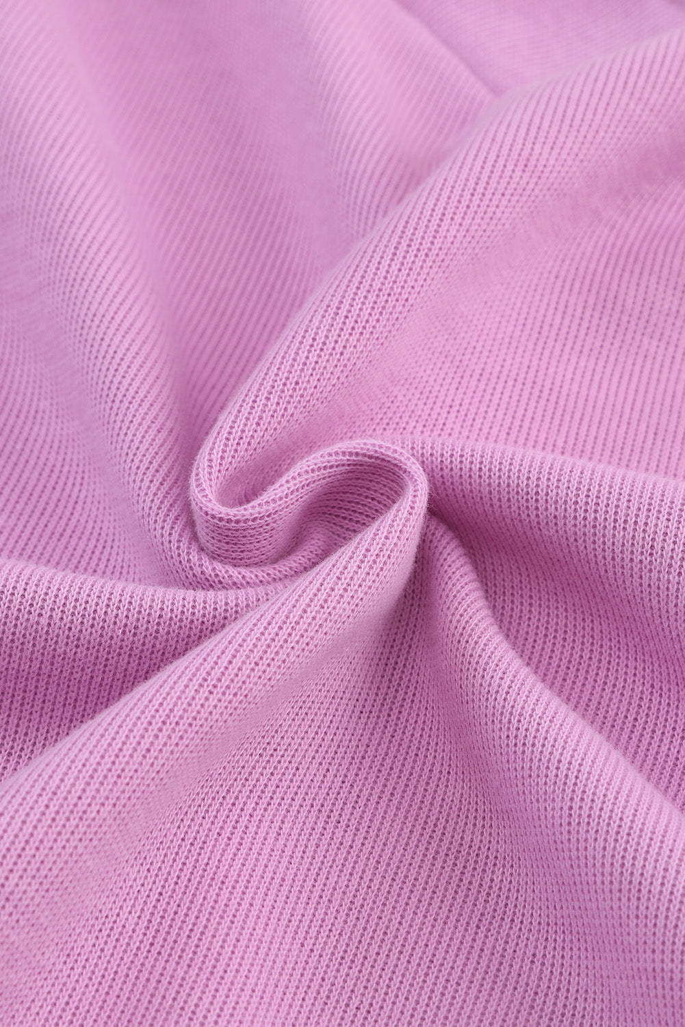 Lila gestrickte bluse mit v-ausschnitt und geknöpften manschetten