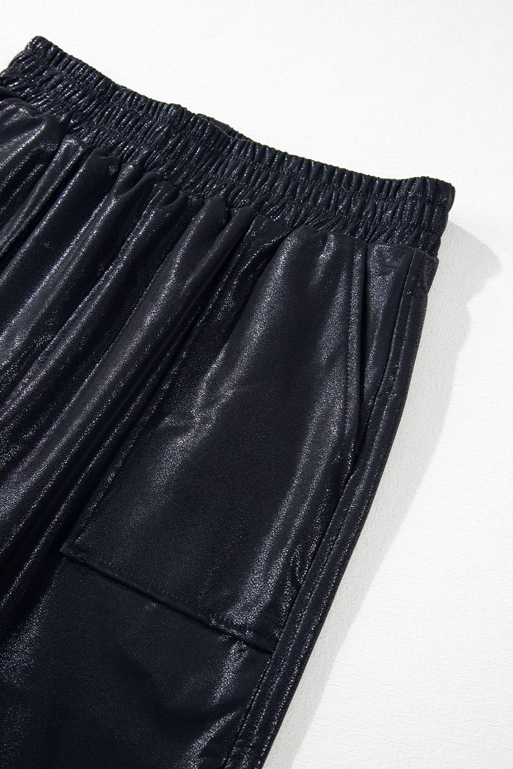 Schwarze kiesel-jogger mit elastischer taille
