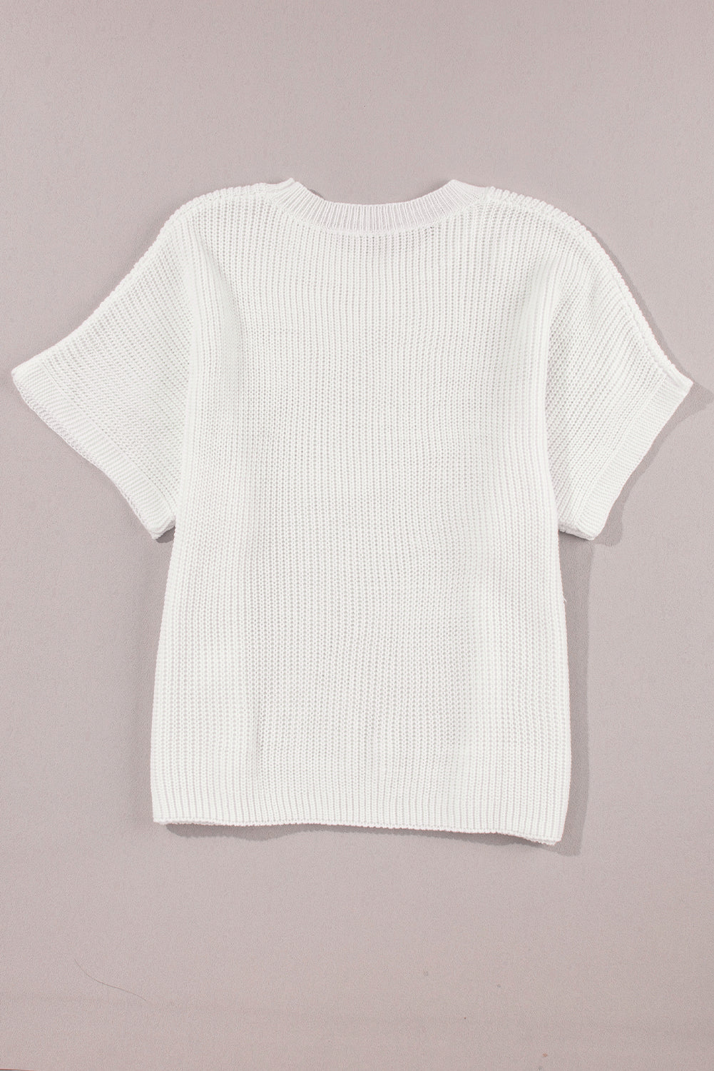 Weißes pullover-top mit blumenstickerei