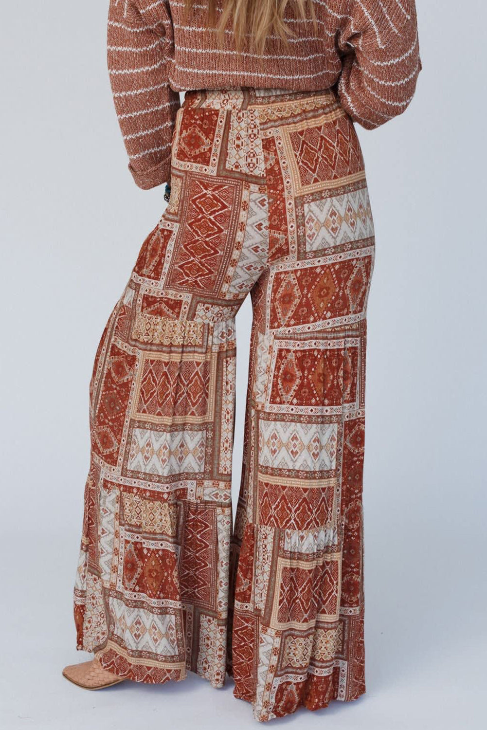 Braune palazzo-hose mit boho-aztekenmuster
