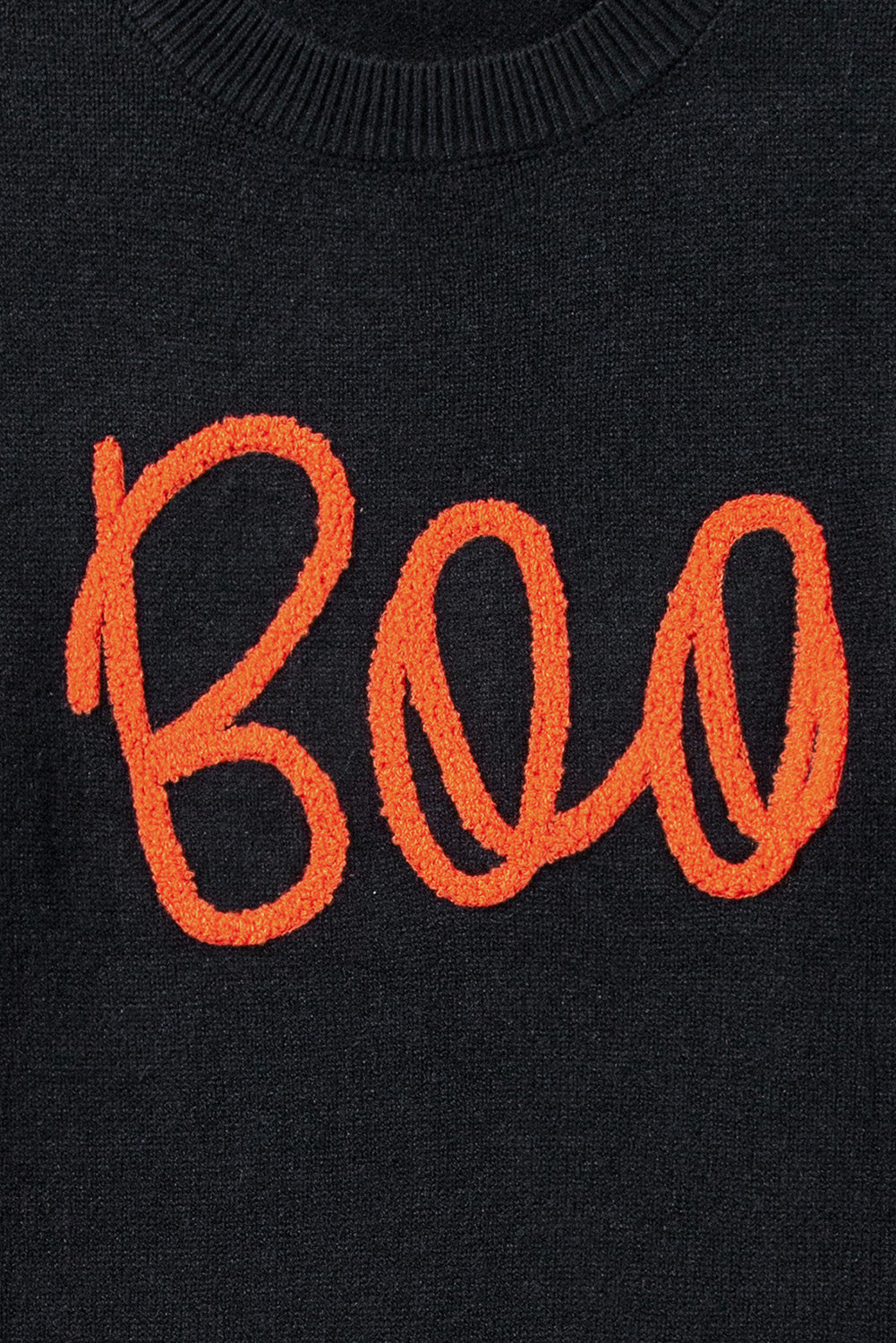 Schwarzer boo strickpullover mit geripptem rand und schultern