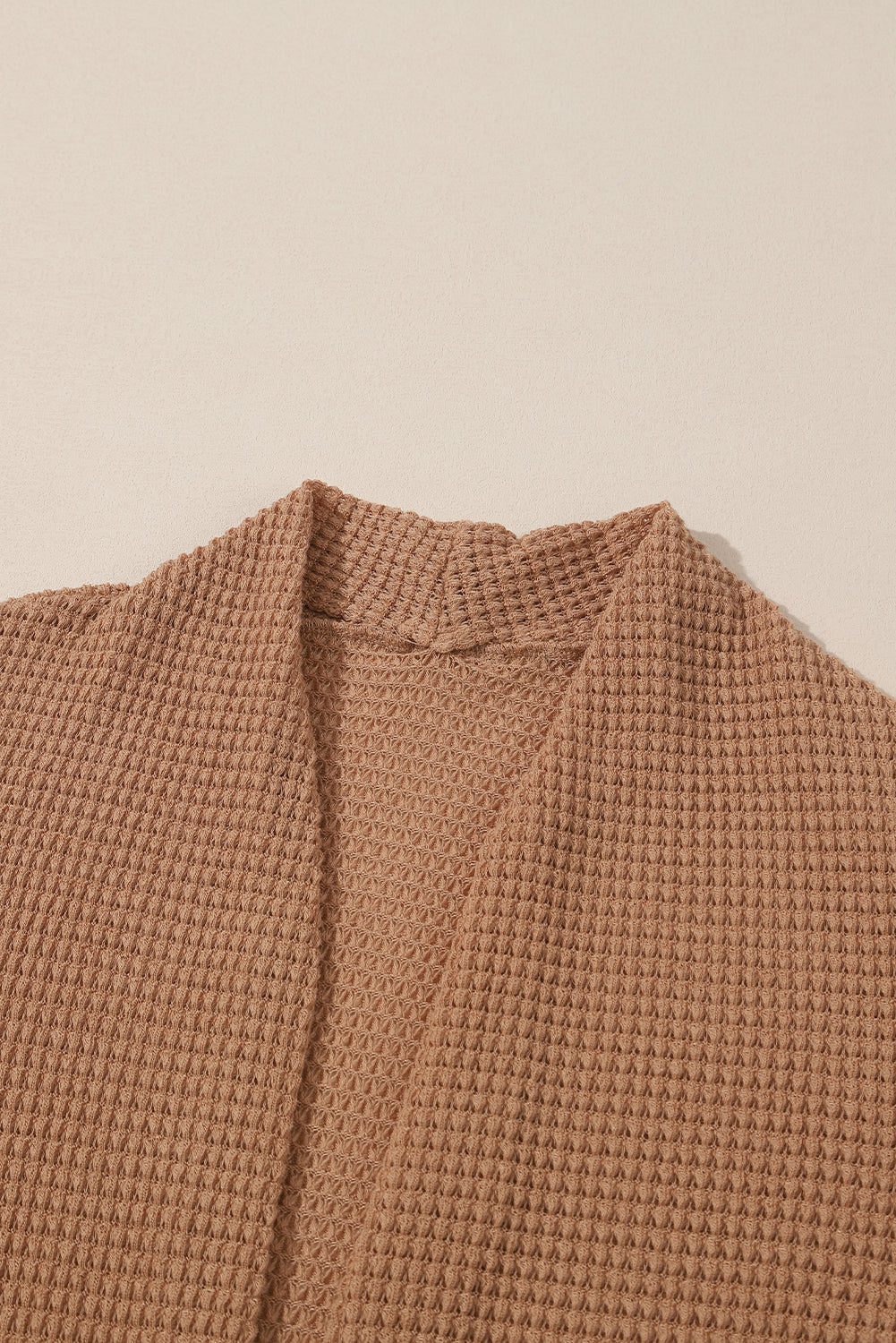Kastanienbrauner langer waffelstrick-cardigan mit taschen