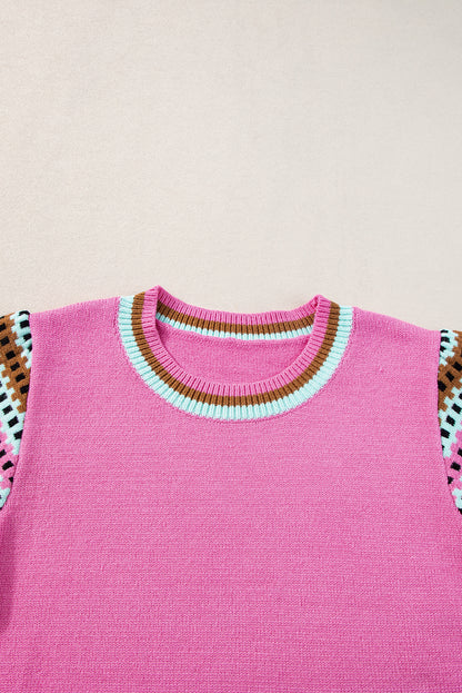 Leuchtend rosa, mit kontrast bedruckter pullover mit rundhalsausschnitt und langen ärmeln