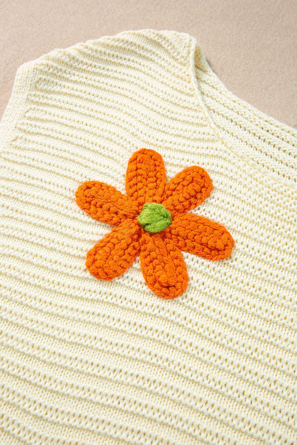 Weißes blumen-häkel-rundhals-strick-top