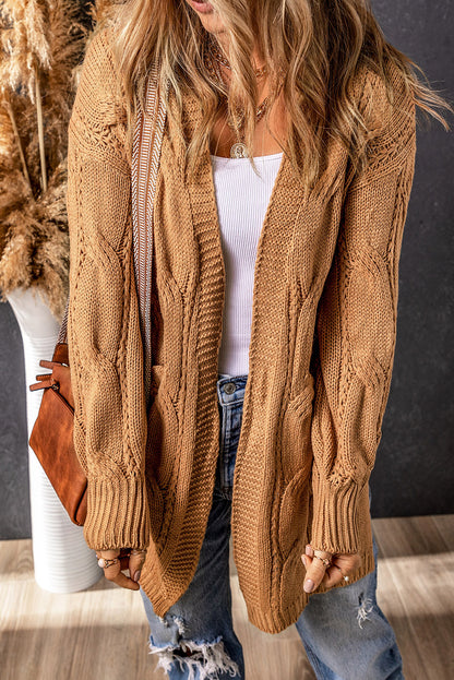 Khakifarbene strickjacke mit geripptem ösenbesatz