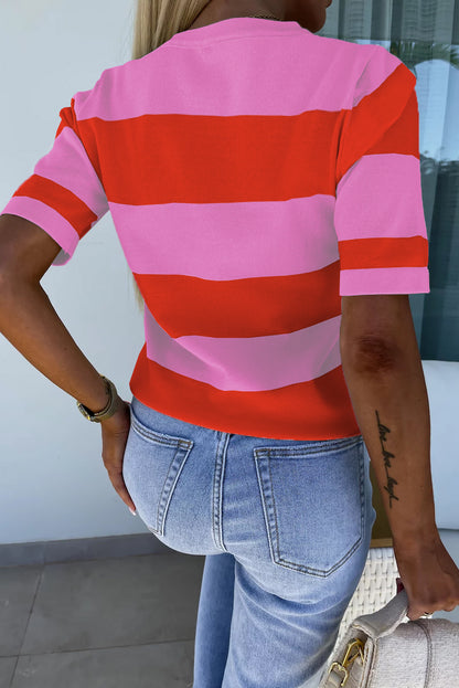 Hellrosa gestreiftes colorblock-strick-t-shirt