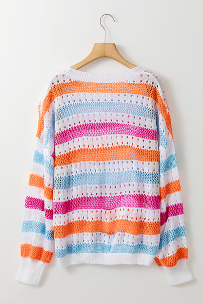 Gestreifter strickpullover mit lochmuster