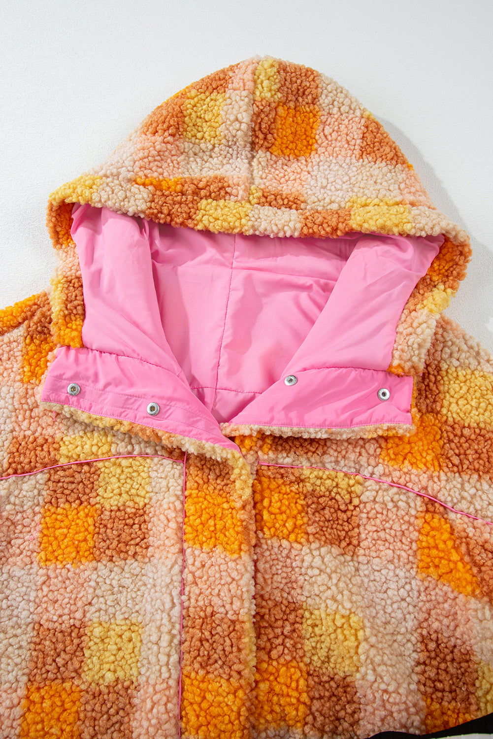 Orange karierte sherpa-kapuzenjacke