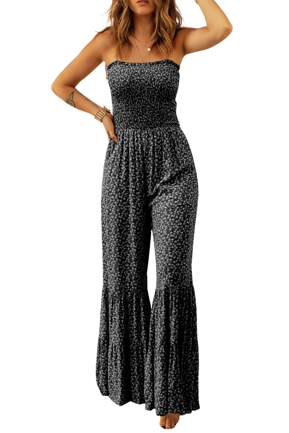 Schwarzer schmaler riemen gesmokter mieder weites bein floraler jumpsuit