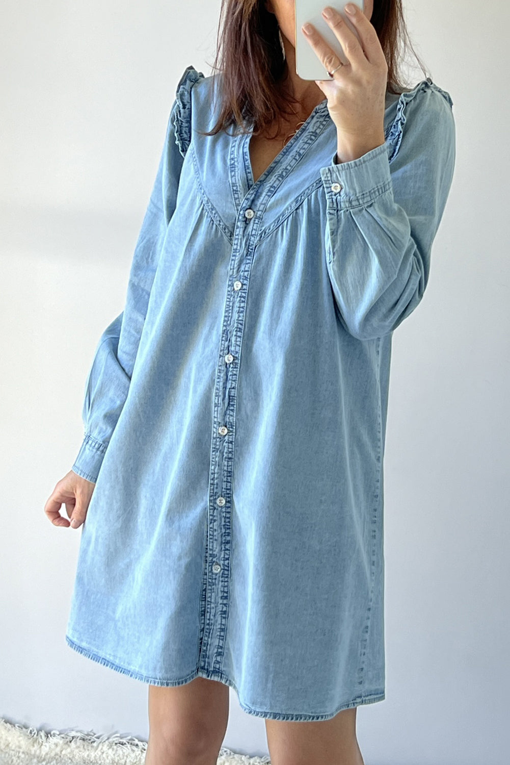 Myosotis Geraffter V-Ausschnitt Geknöpftes Shift-Denim-Kleid