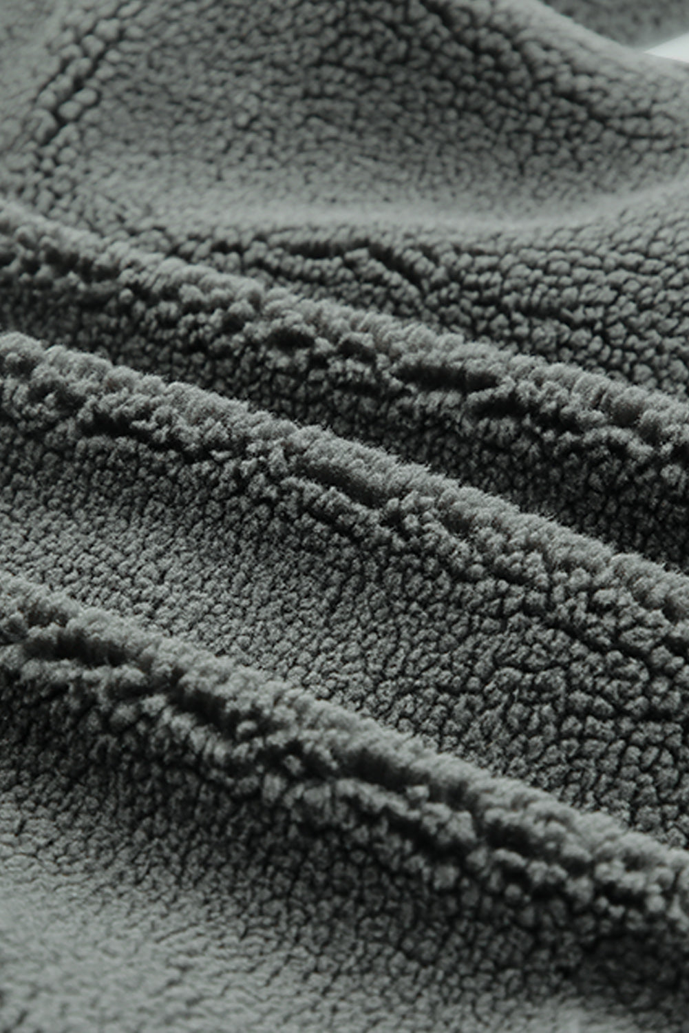 Graue sherpa jacke mit cordbesatz und ellbogenaufnäher