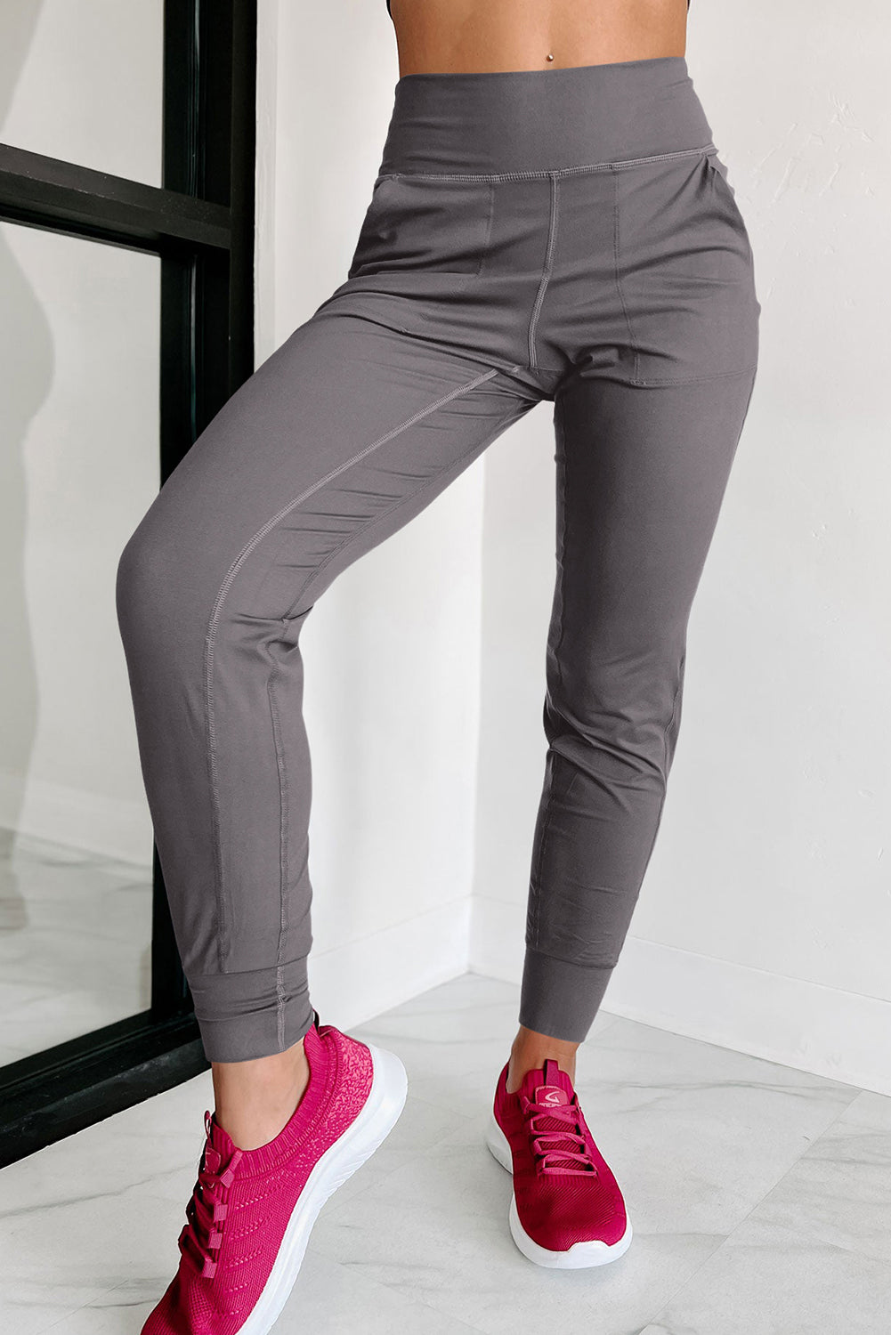 Mittelgraue jogginghose mit hoher taille und offener naht