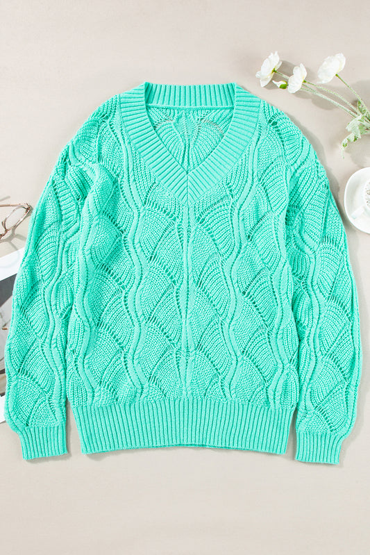 Mintgrüner strickpullover mit hohlem v-ausschnitt und tropfenschulter