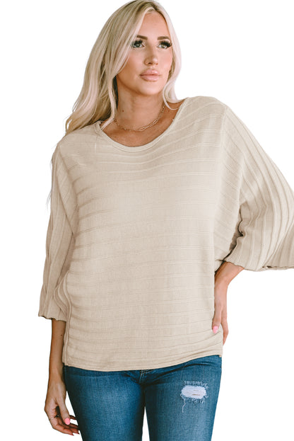 Aprikosenfarbener rippenstrickpullover mit offener naht