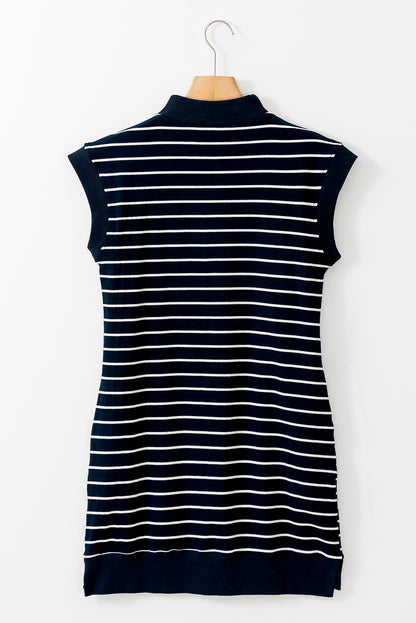 Marineblaues minikleid mit rollkragen und kapuzenärmeln