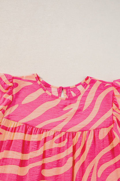 Rosa zebrastreifen bedrucktes kleid mit rüschenbesatz und taschen