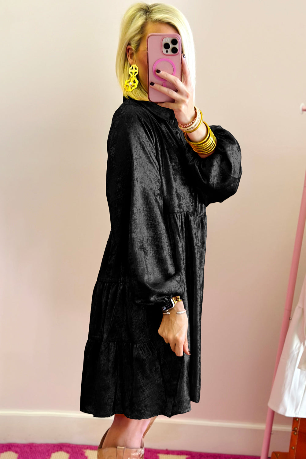 Schwarzer metallic-glanz puffärmel button up mini shirt kleid