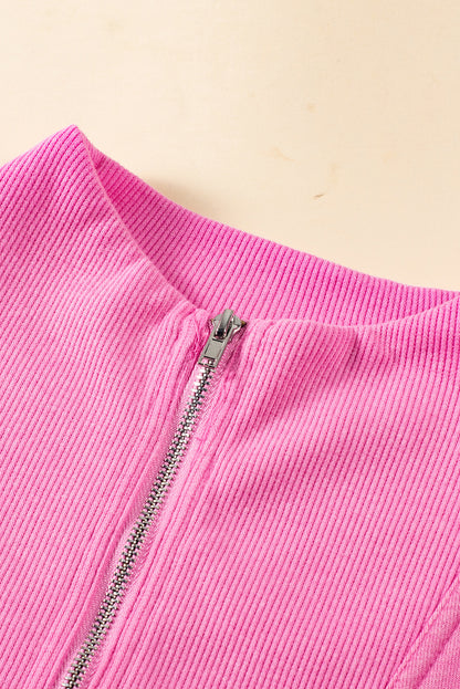 Bonbon sweatshirt-kleid mit viertelreißverschluss und kapuzenärmel