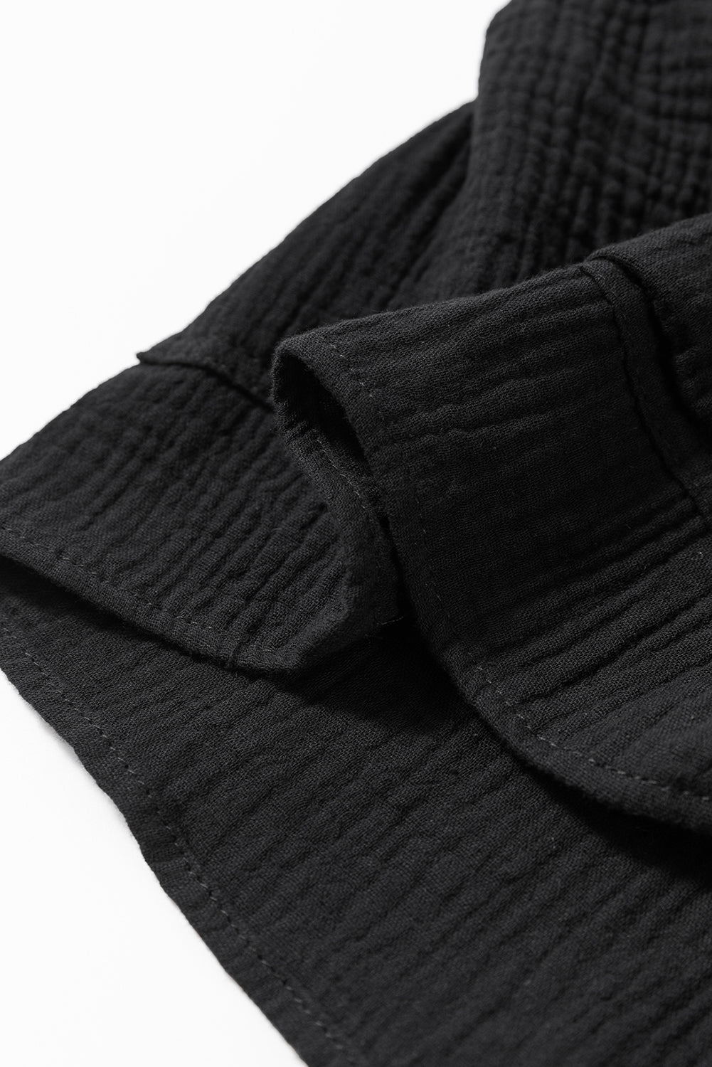 Schwarzer strukturierter, geknoteter trägerrock mit hoher taille und weitem bein
