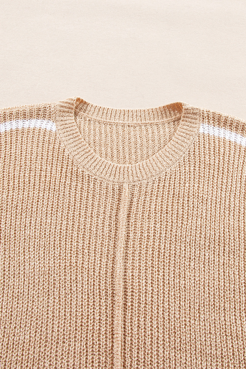 Helles french beige gestreifter pullover mit 3/4 ärmeln und rundhalsausschnitt
