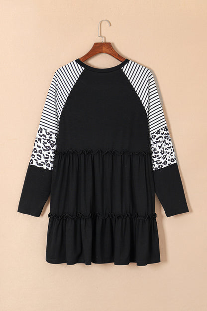 Schwarzes gestreiftes leoparden-patch-ärmel-rüschen-kleid in übergröße