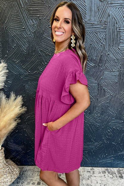 Rosenrotes strukturiertes Minikleid mit kurzen Ärmeln und Rüschen
