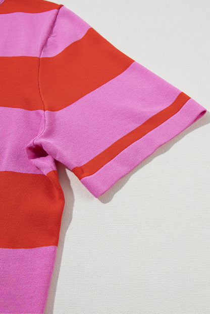 Hellrosa gestreiftes colorblock-strick-t-shirt