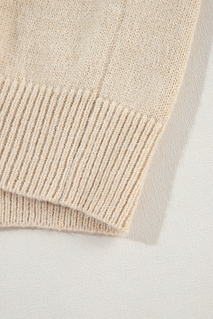 Pergamentfarbener, gehäkelter grobstrick-pullover