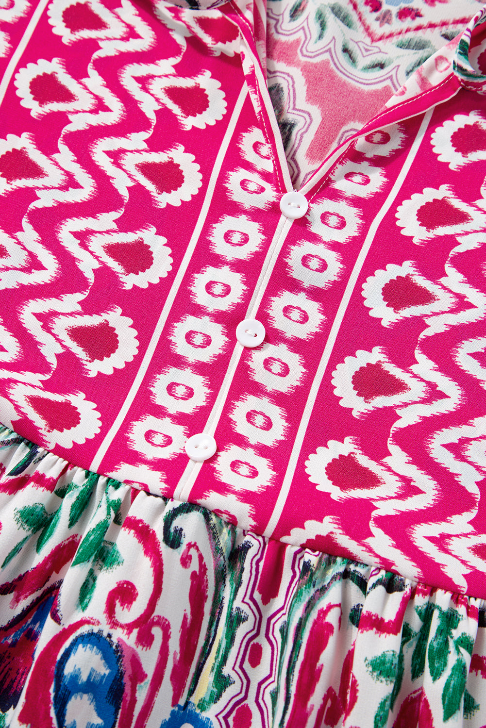 Rosa bohemian print krawattenausschnitt rüschensaum kurzes kleid