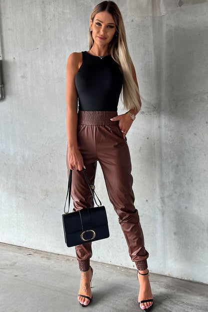 Braune gesmokte leder-skinny-hose mit hoher taille