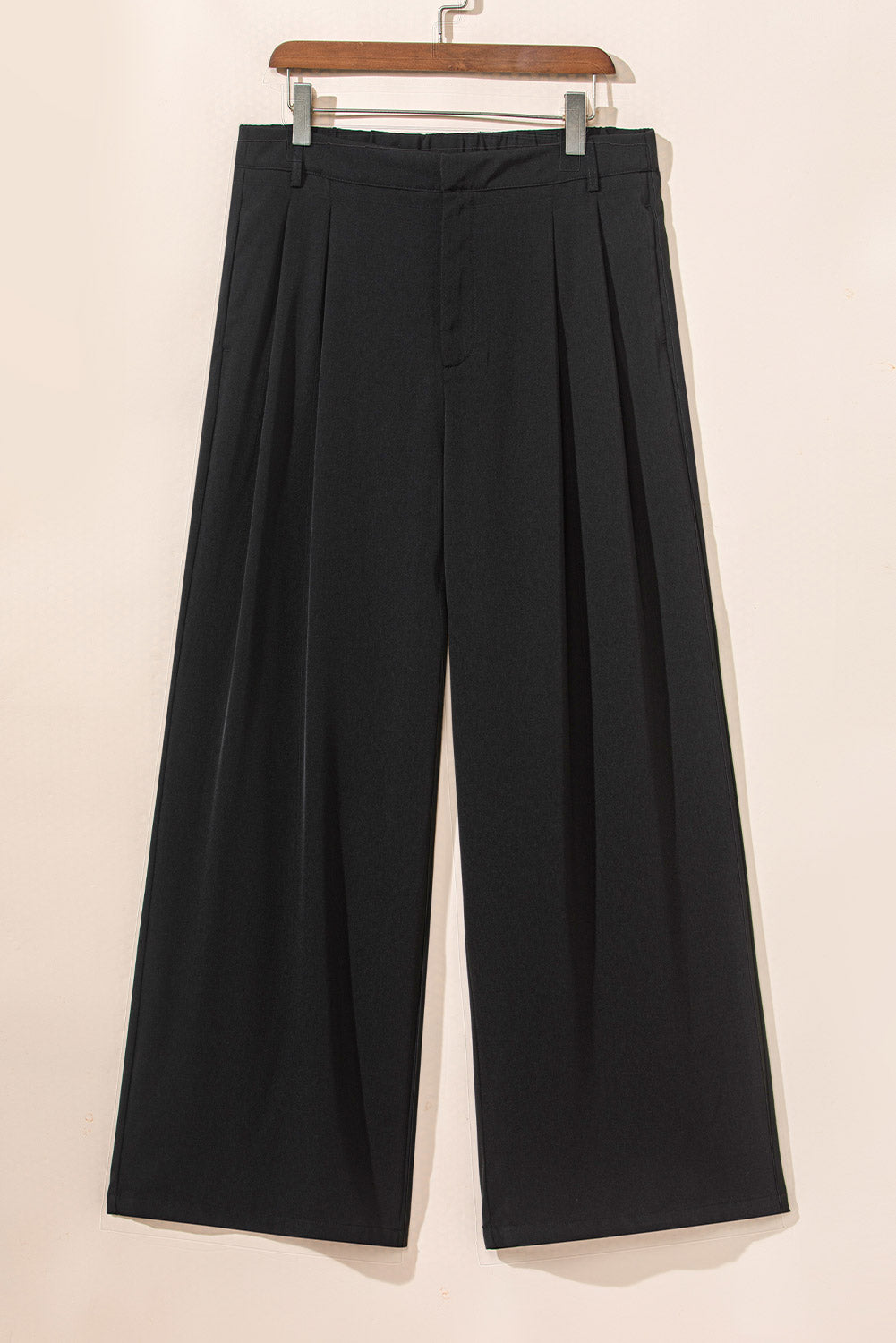 Schwarze plissierte elegante hose mit weitem bein