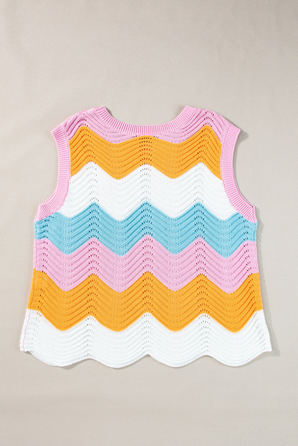 Mehrfarbig gestreifte colorblock strickweste mit wellenschliff